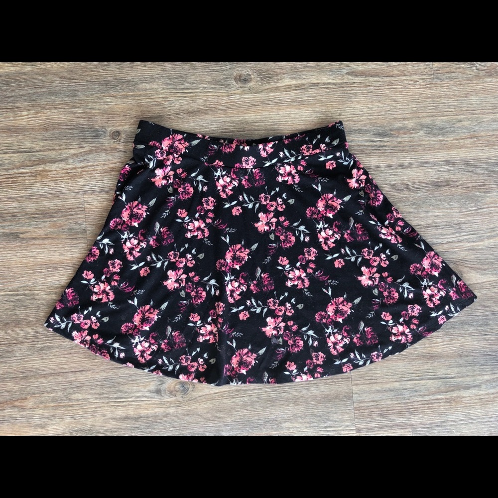 Super cute floral skirt
